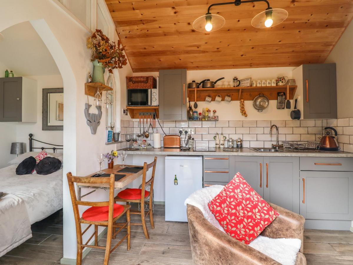 Chateau Petit Caersws Esterno foto