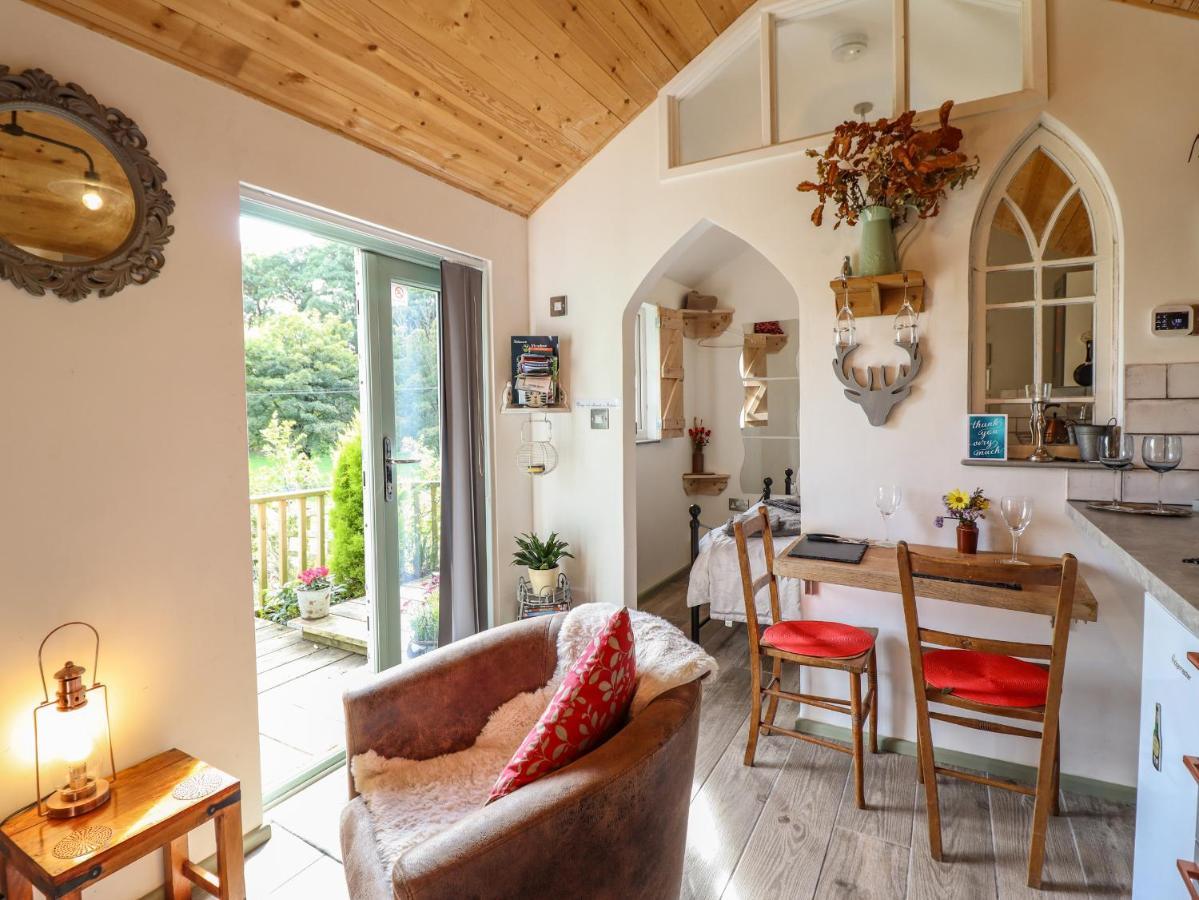 Chateau Petit Caersws Esterno foto